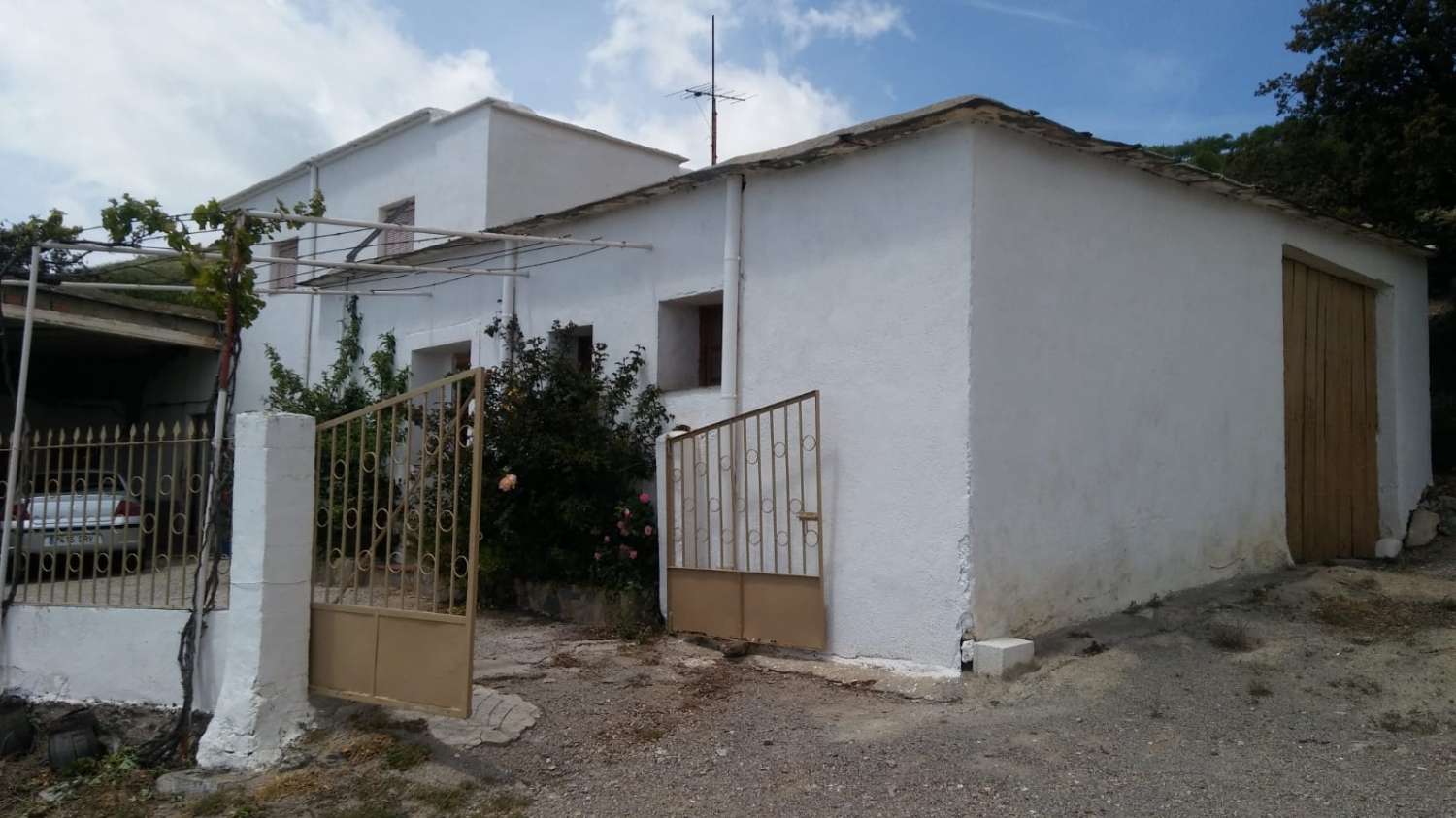 Renovated farmhouse with warehouse and views in Torvizcón, Granada