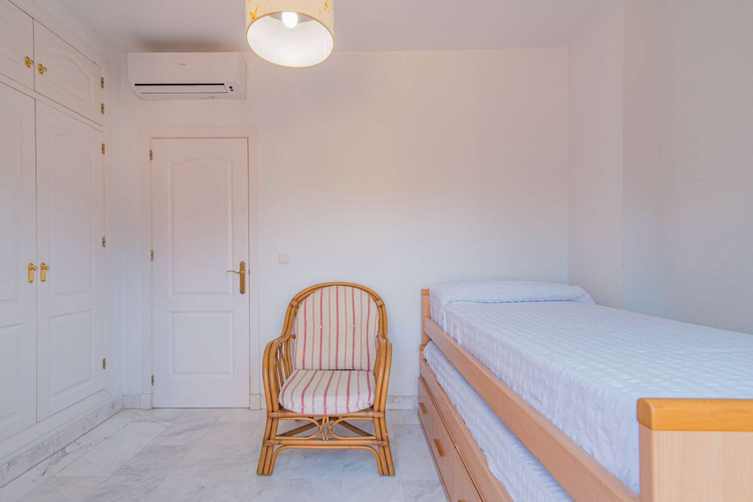 Lägenhet med 3 sovrum i Playa Granada från september till juni