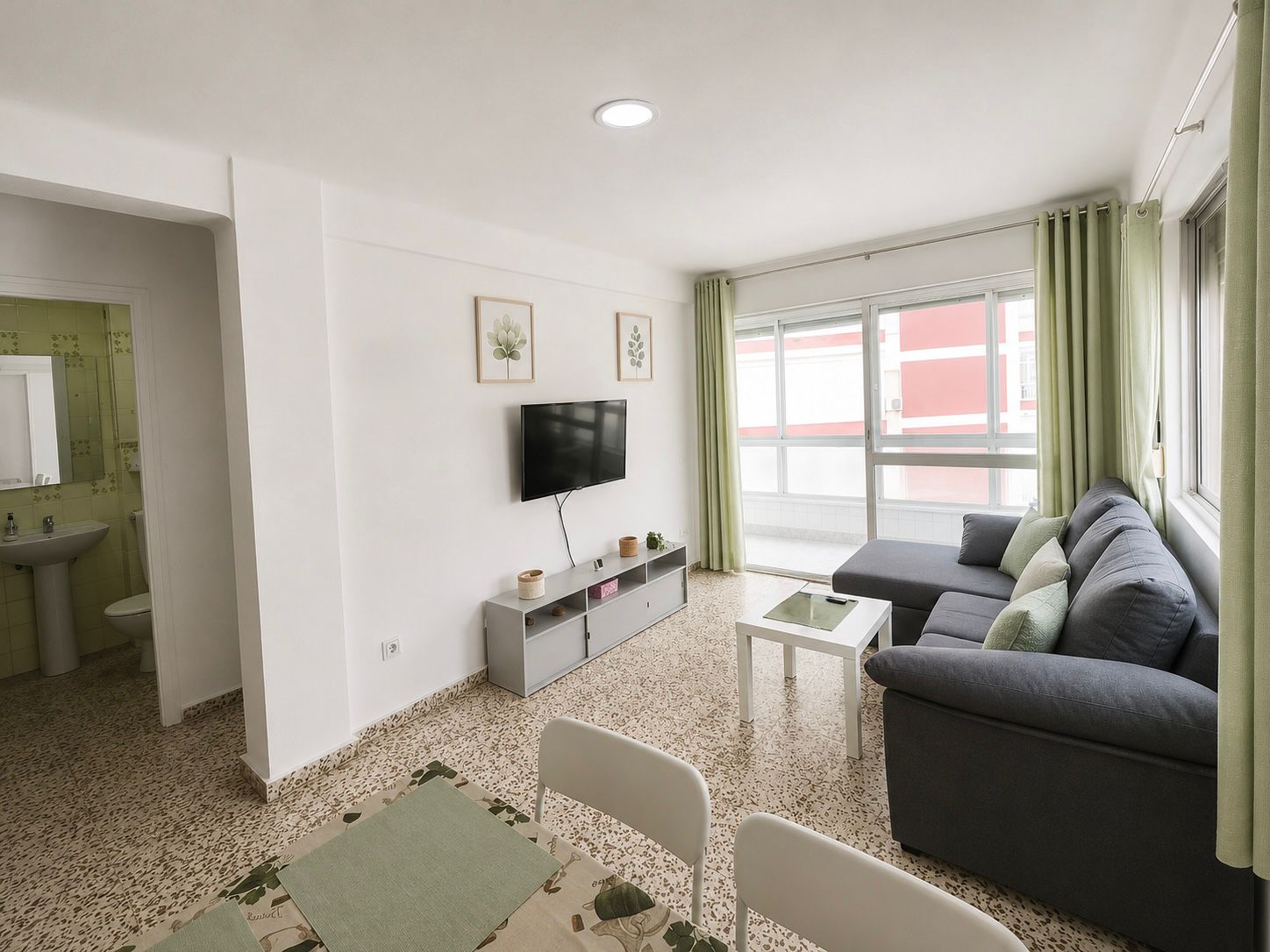 Piso 2 dormitorios primera línea en Torre del Mar
