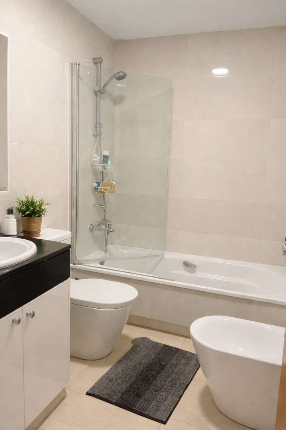 Piso de 2 dormitorios con vistas al mar en Playa Galera, Almuñécar