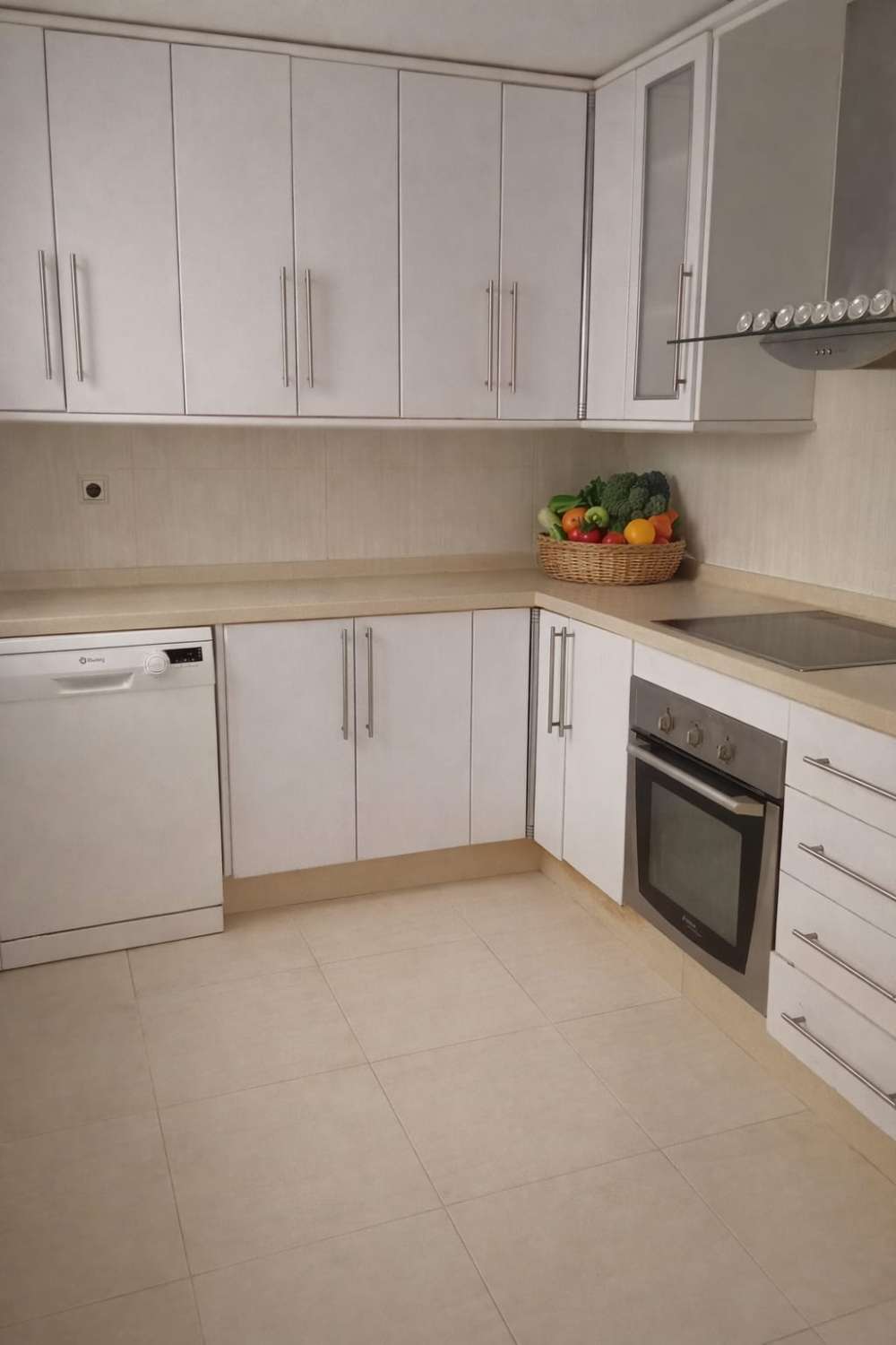 Piso de 2 dormitorios con vistas al mar en Playa Galera, Almuñécar