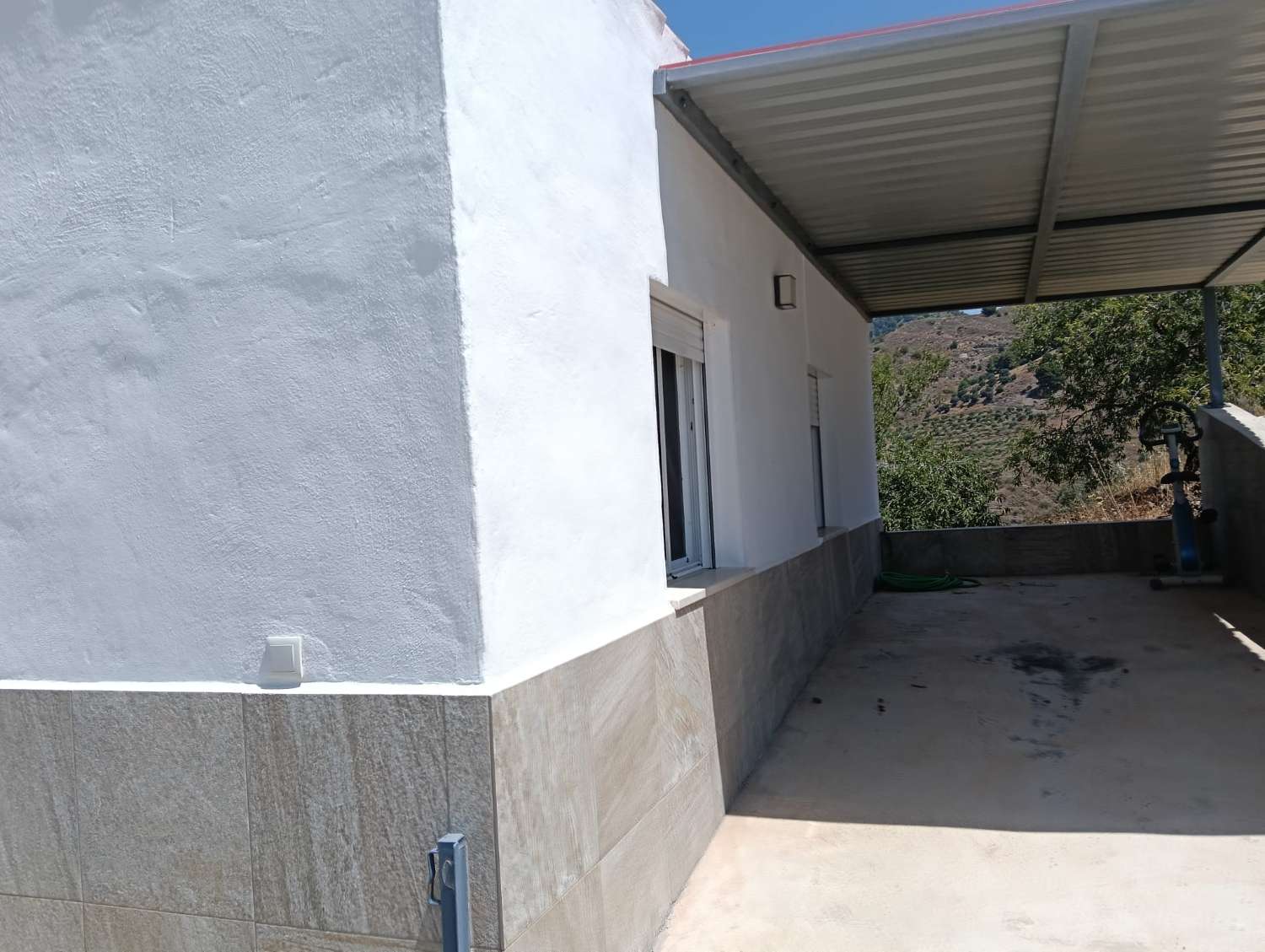 Se vende cortijo con 36000 m² de mangos en producción