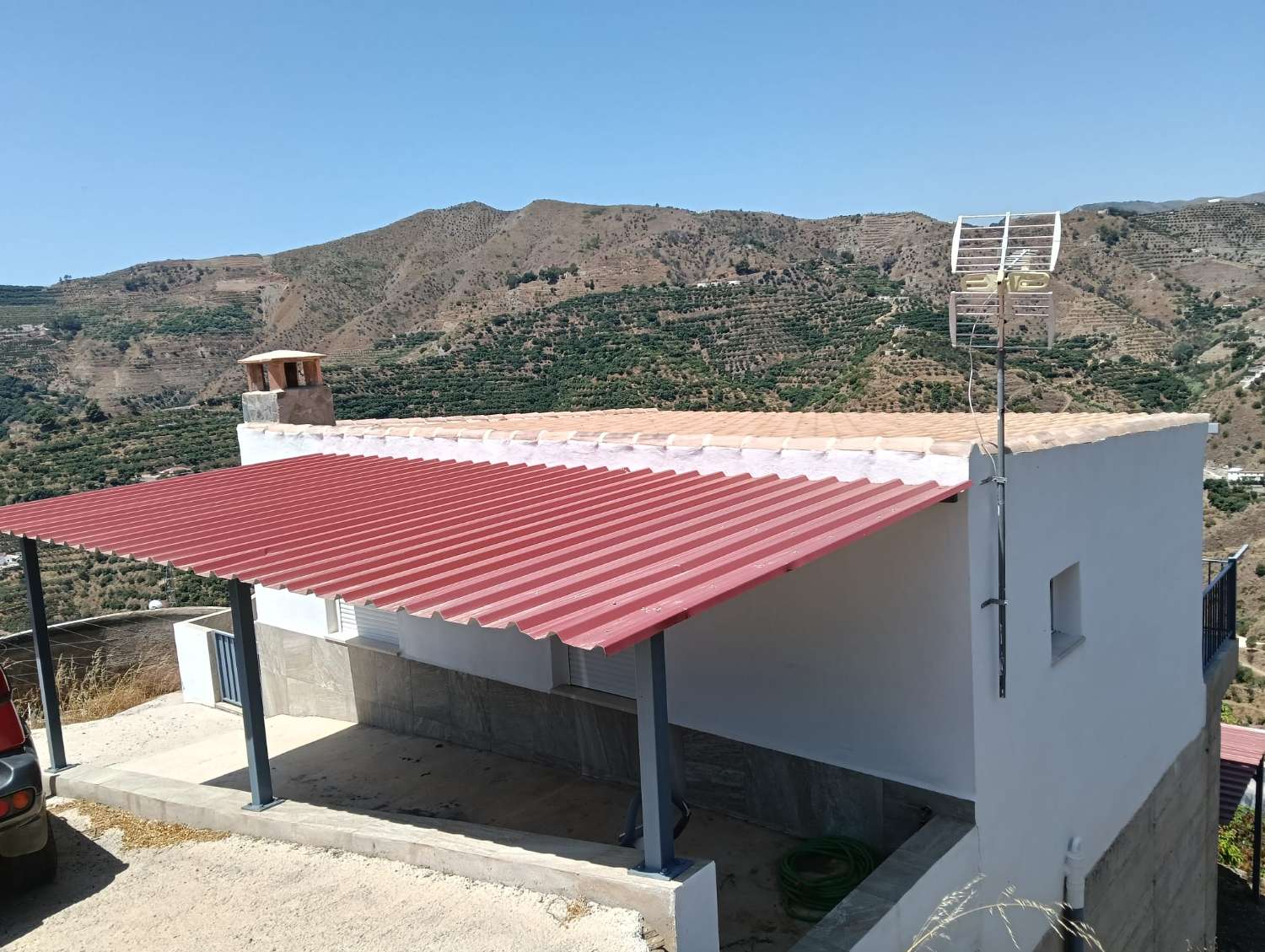 Se vende cortijo con 36000 m² de mangos en producción