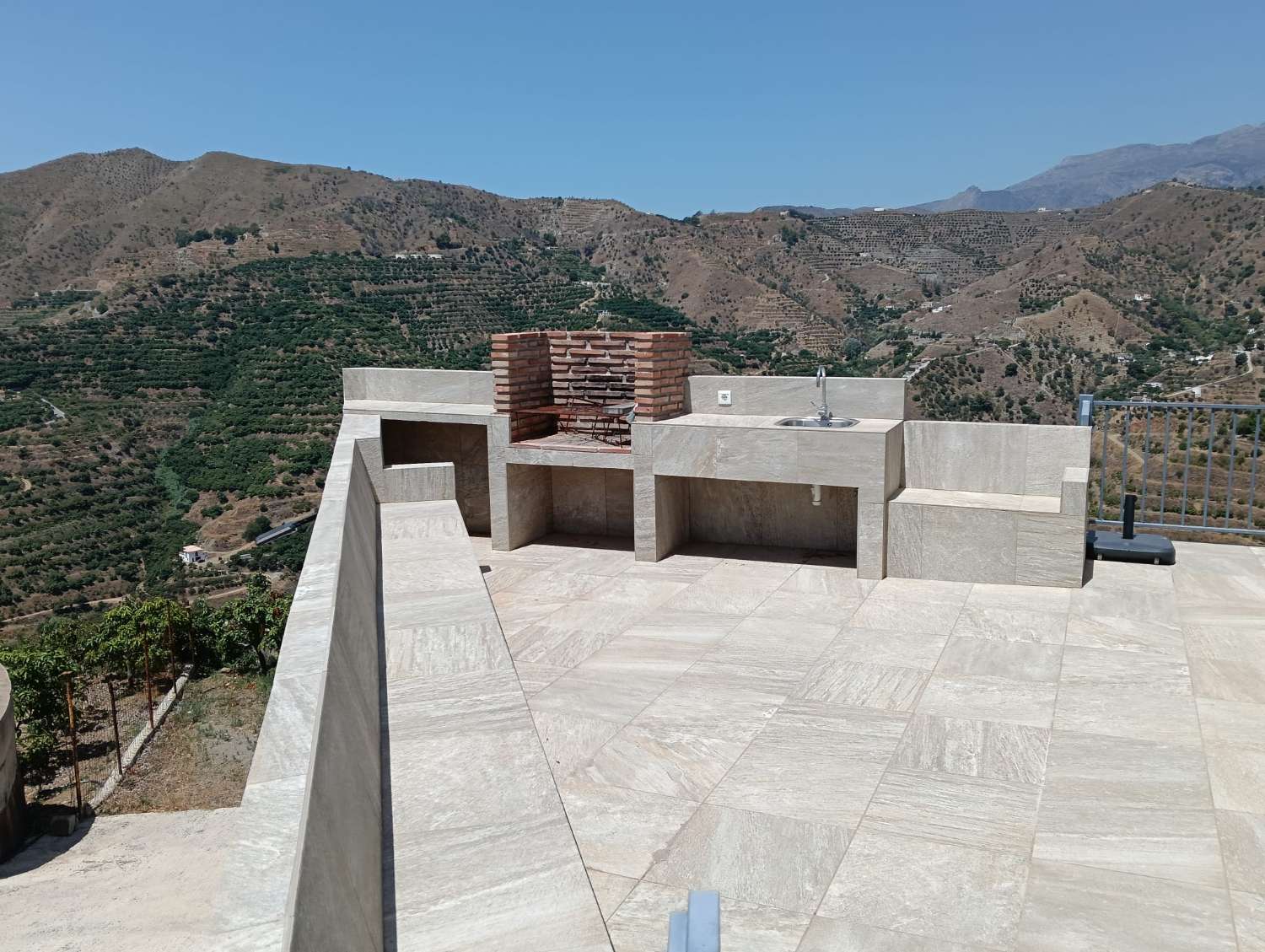 Se vende cortijo con 36000 m² de mangos en producción