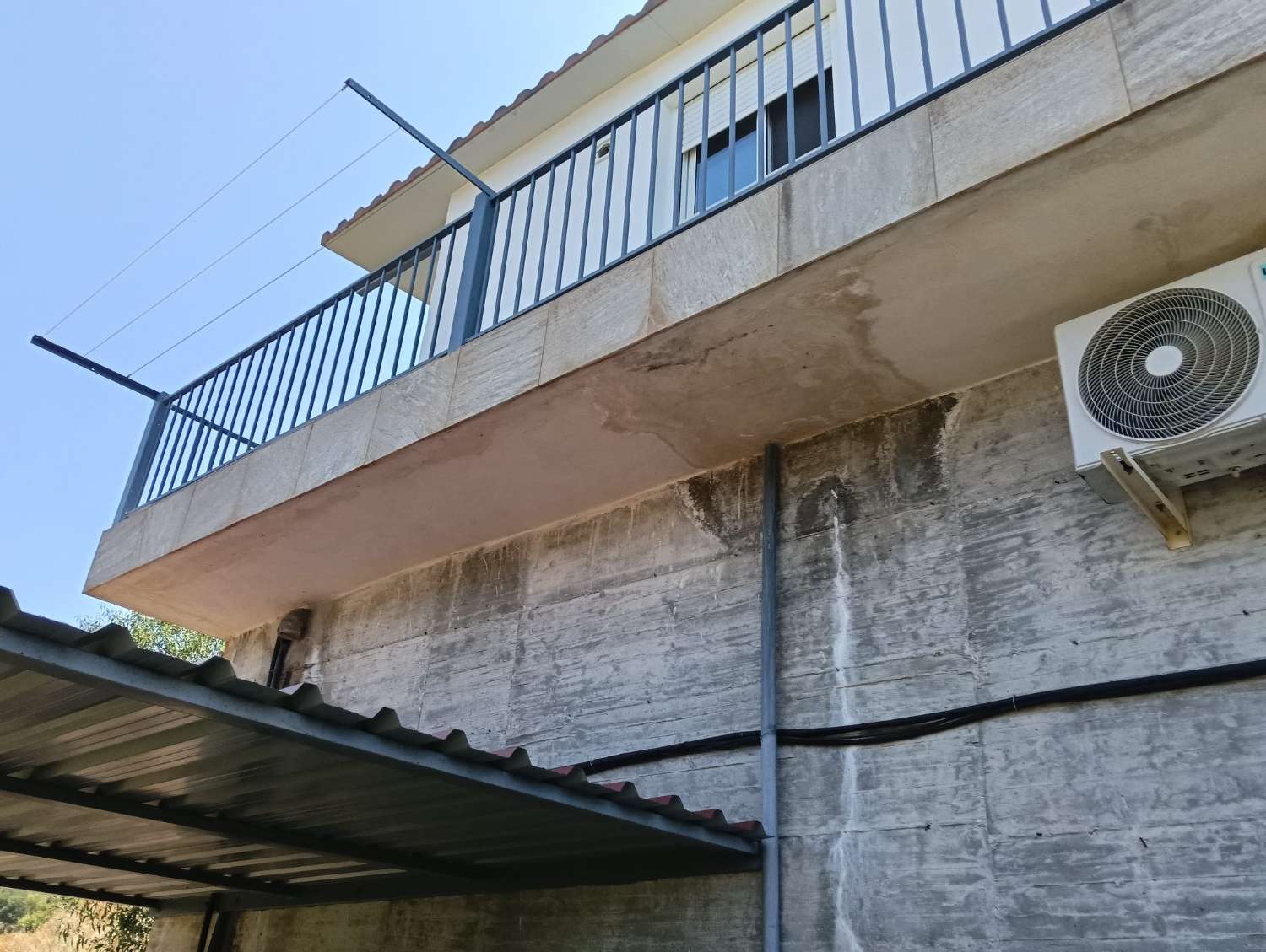 Se vende cortijo con 36000 m² de mangos en producción