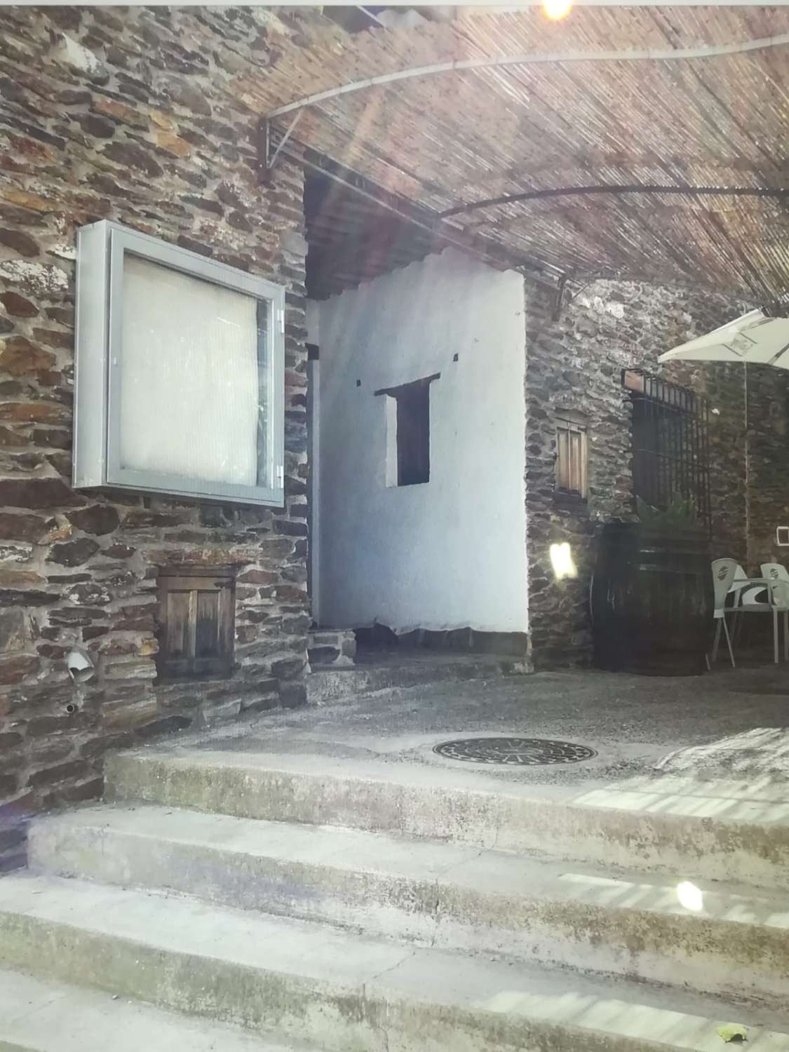 Se vende moderno local de 200 m2 en el centro de la Alpujarra