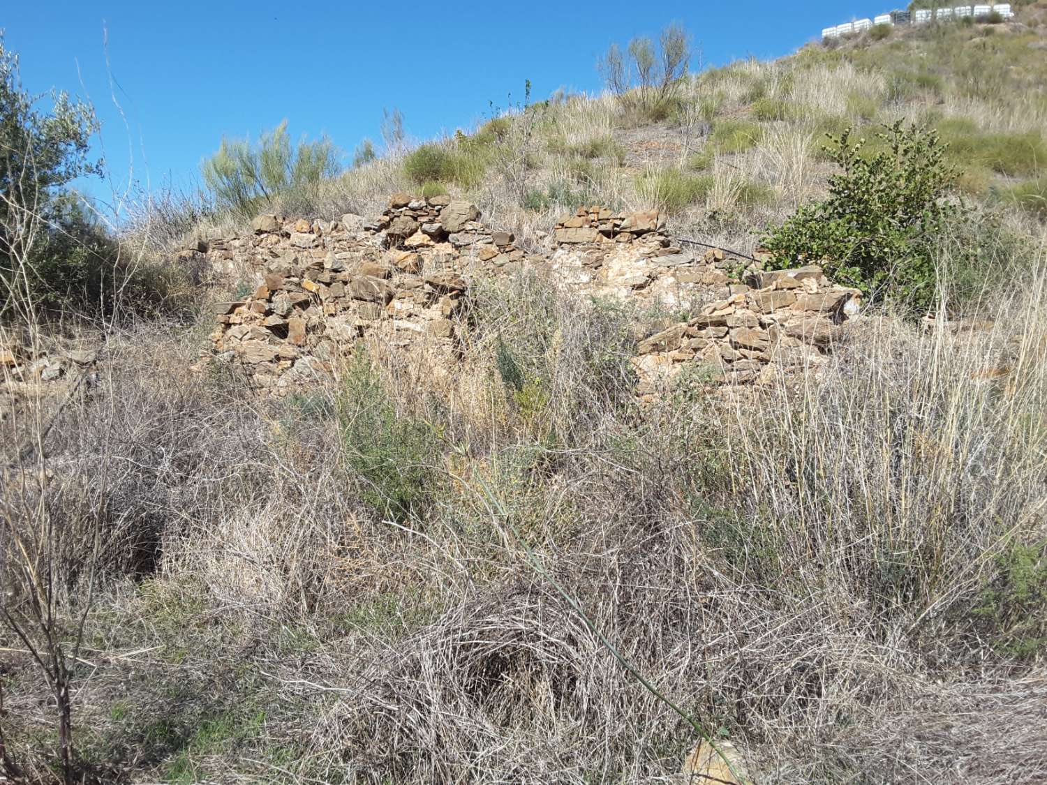 Rustikales Anwesen mit Ruine von 150 m in La Cala del Moral-Rincon de la Victoria