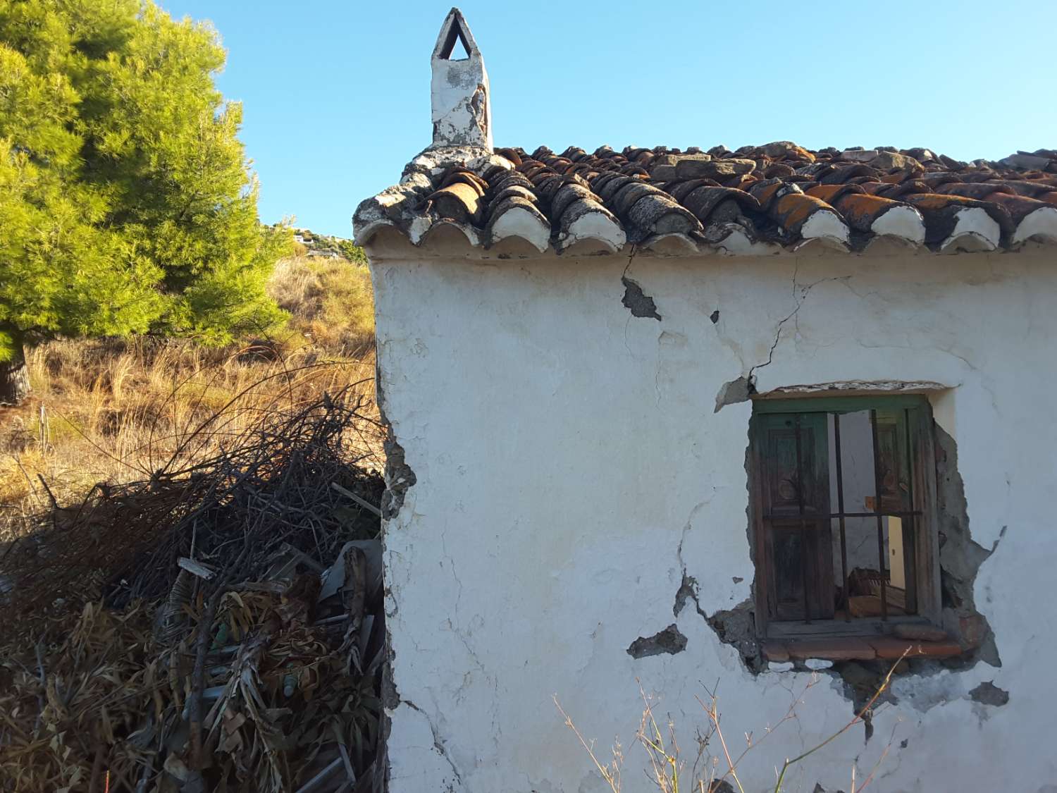 Rustic property of 4500 m2 with ruin