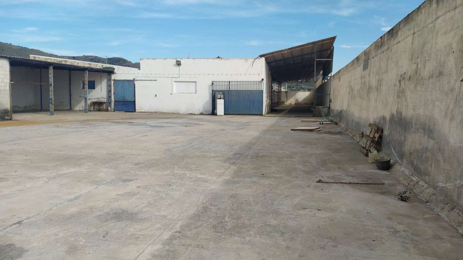 Nave industrial de 1700 m2 en Motril