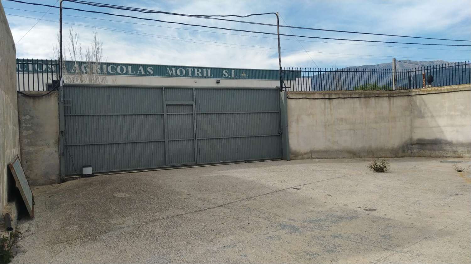 Промышленный склад 1700 м2 в Лос Таблонес де Мотриль