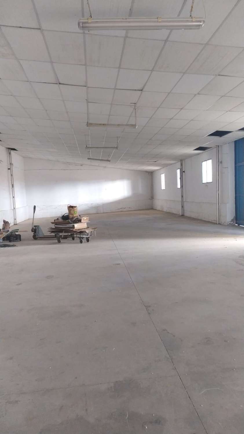 Industrielager von 1700 m2 in Los Tablones de Motril