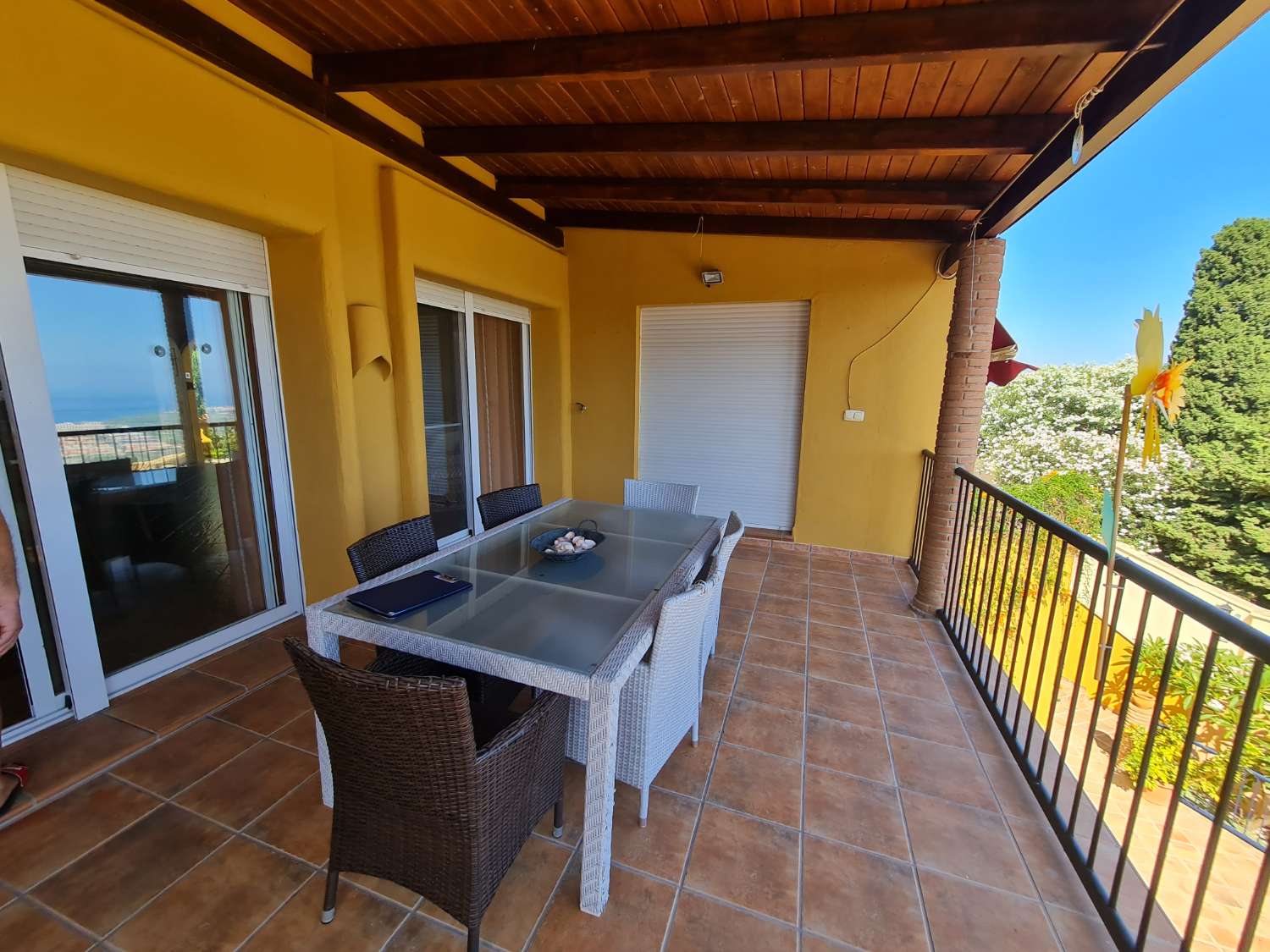 Luxury villa for sale in the Monte de Los Almendros urbanization in Salobreña