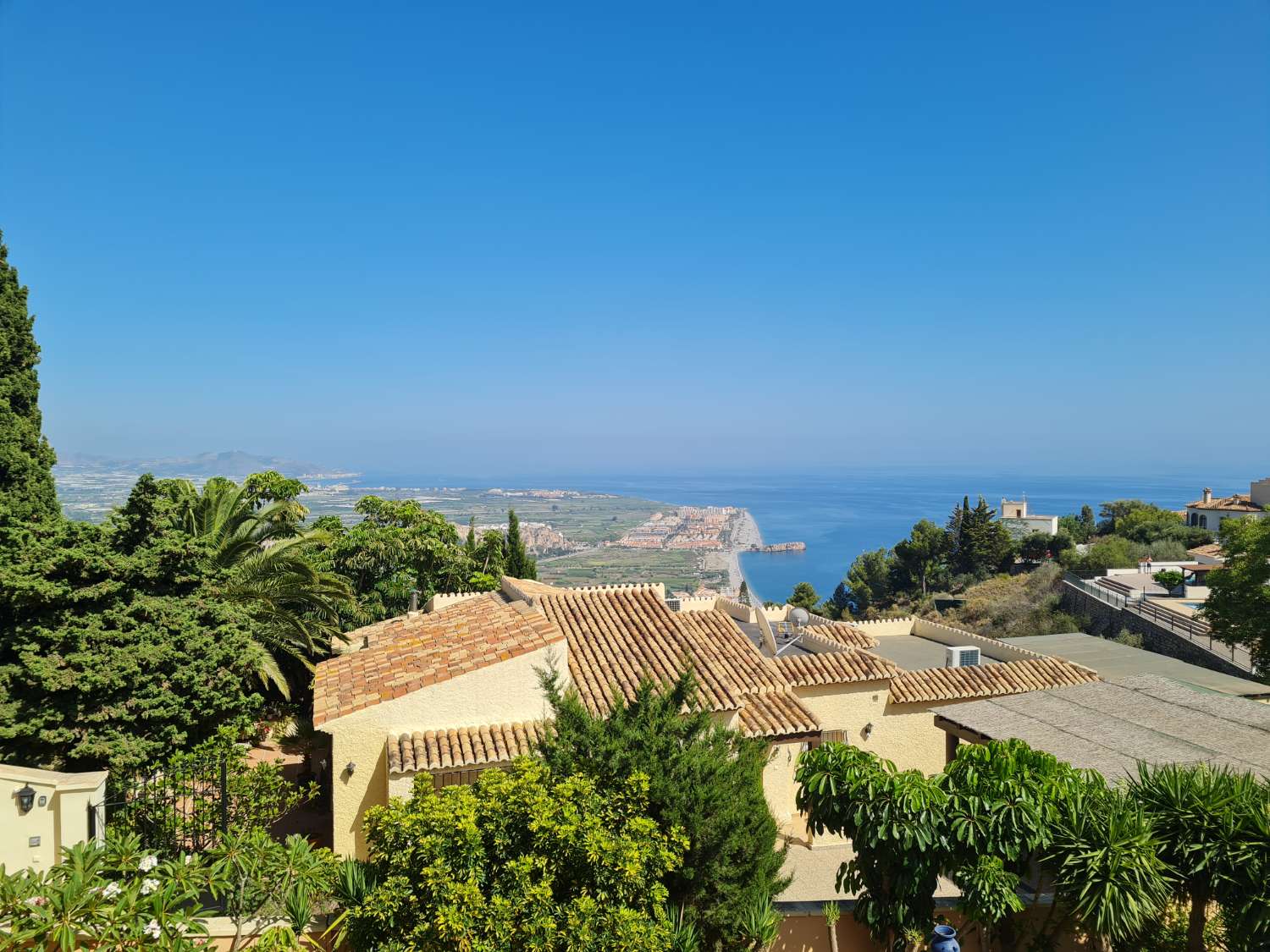 Villa de luxe à vendre dans l'urbanisation Monte de Los Almendros à Salobreña