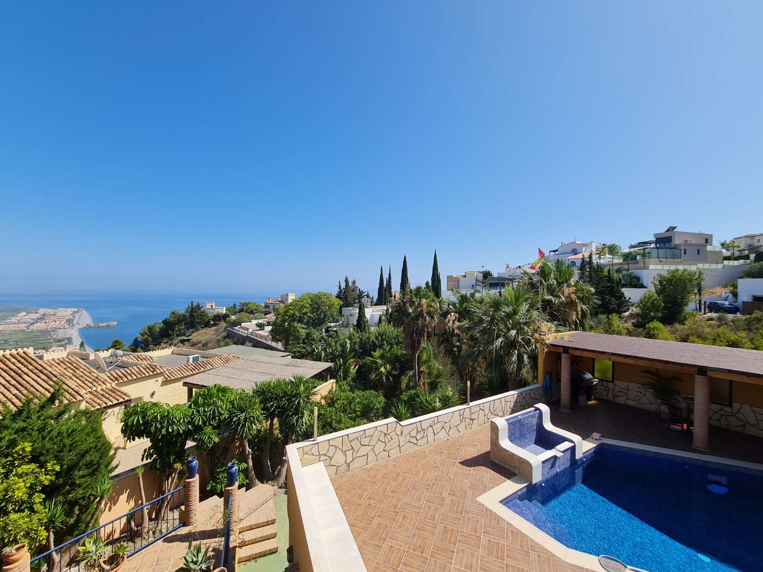 Villa de luxe à vendre dans l'urbanisation Monte de Los Almendros à Salobreña