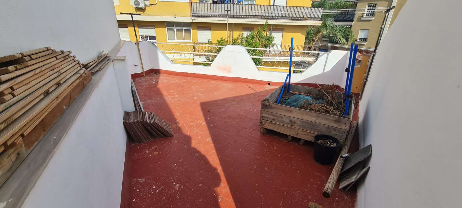 Se vende casa 4 dormitorios en Motril