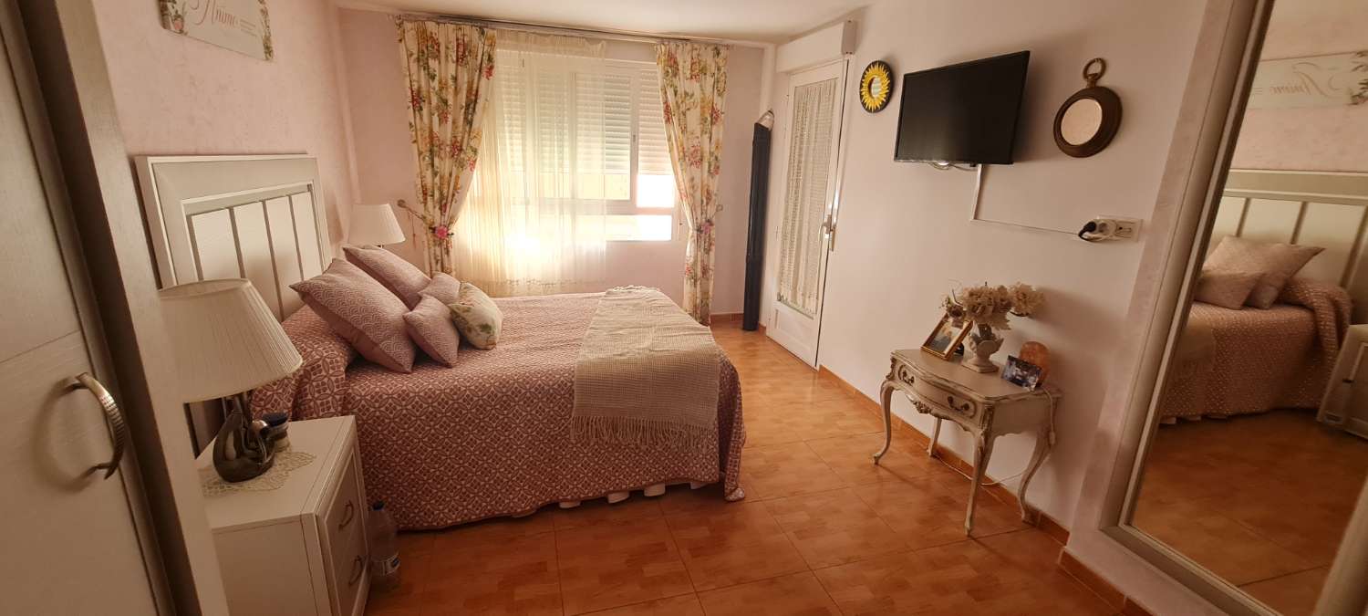 Se vende casa 4 dormitorios en Motril