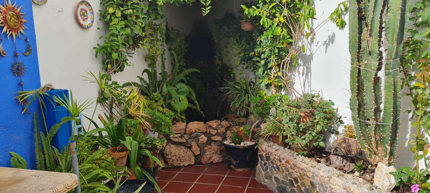 Se vende casa 4 dormitorios en Motril