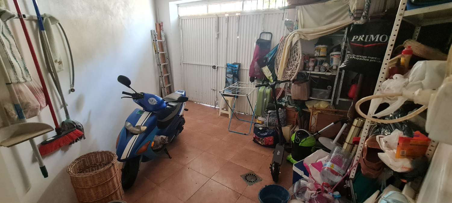 Se vende casa 4 dormitorios en Motril