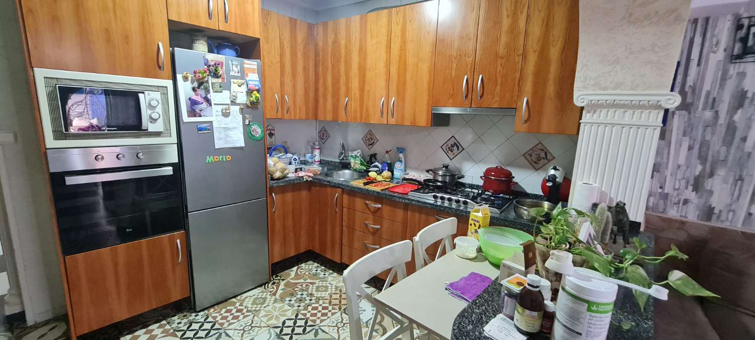 Se vende casa 4 dormitorios en Motril