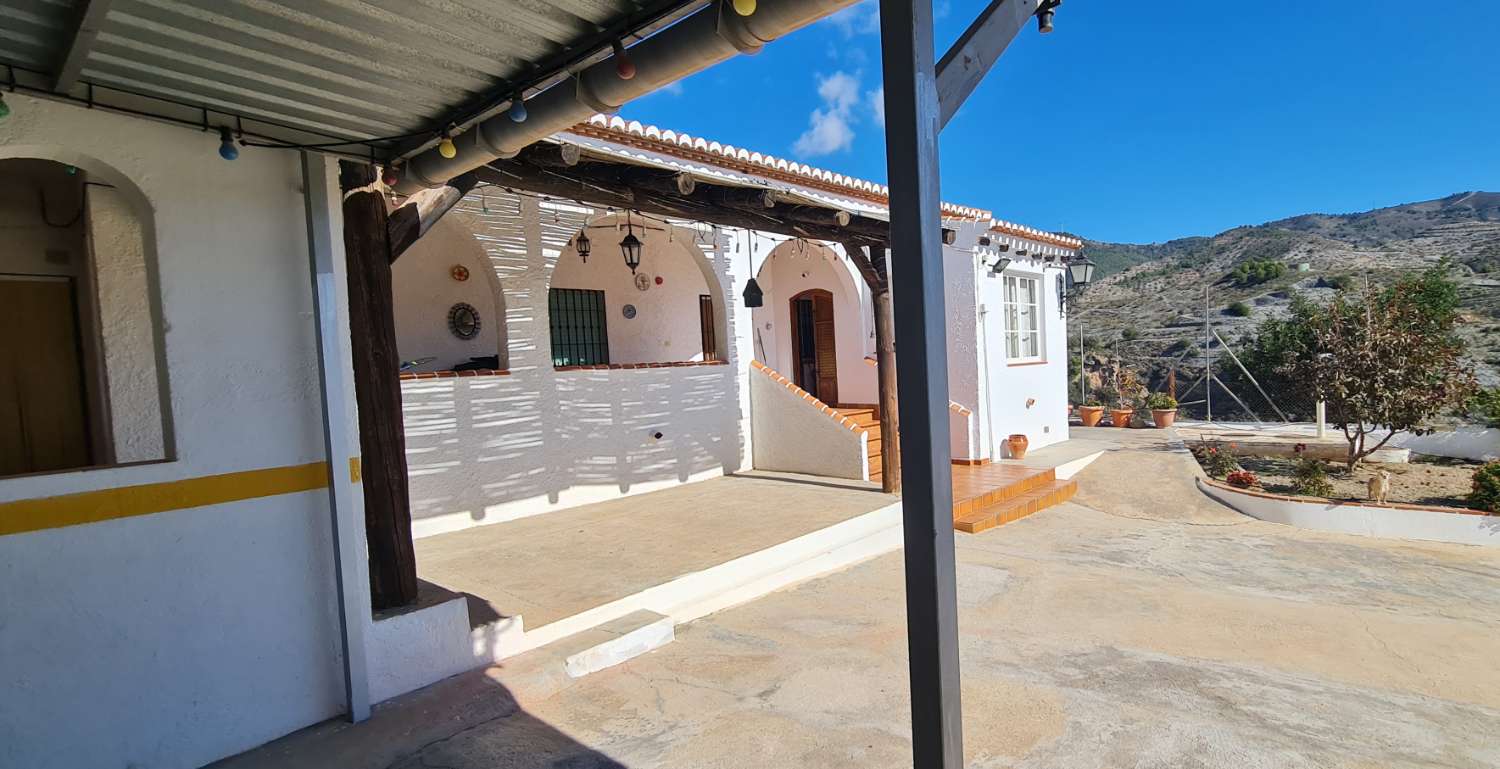 Farmhouse for sale with 4000 m² of land