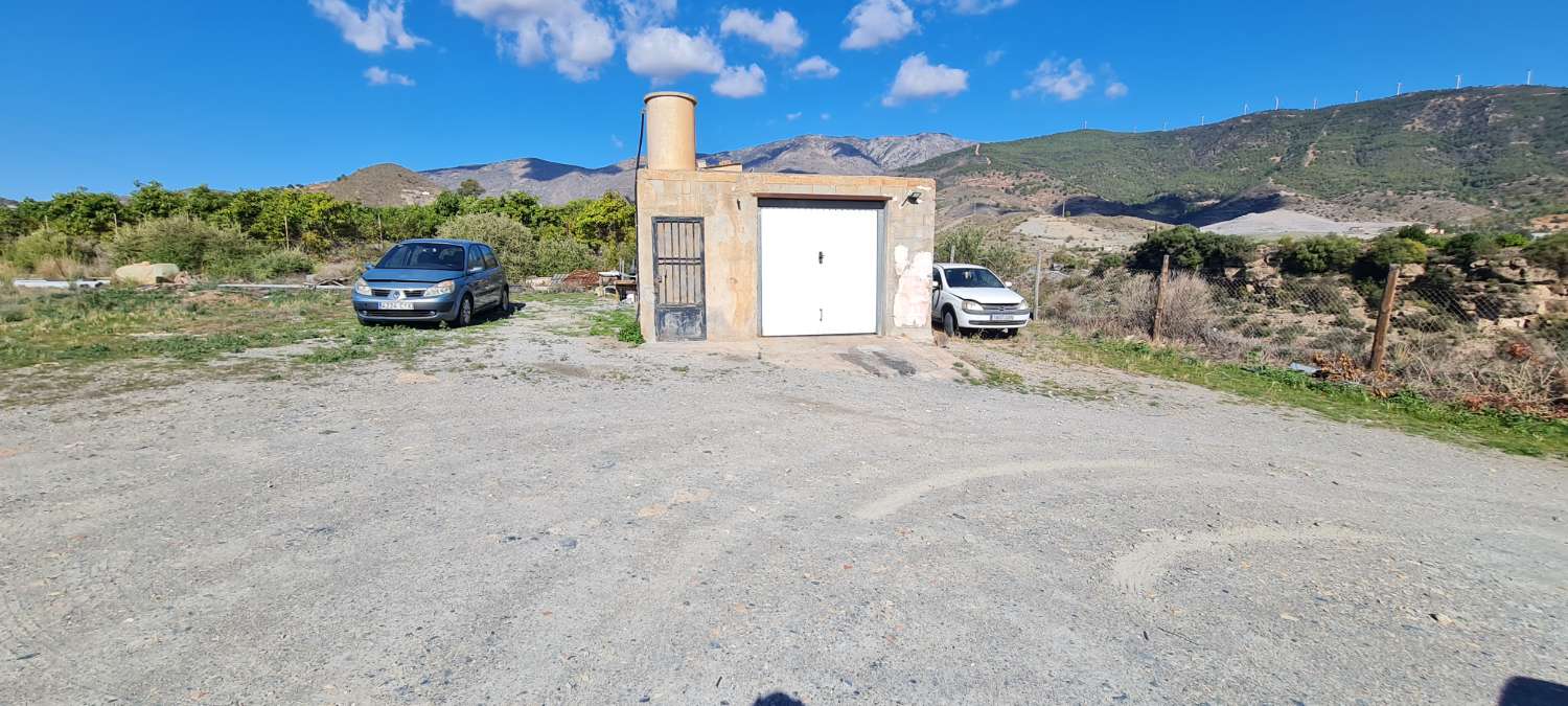 Se vende  cortijo con 4000 m² de terreno