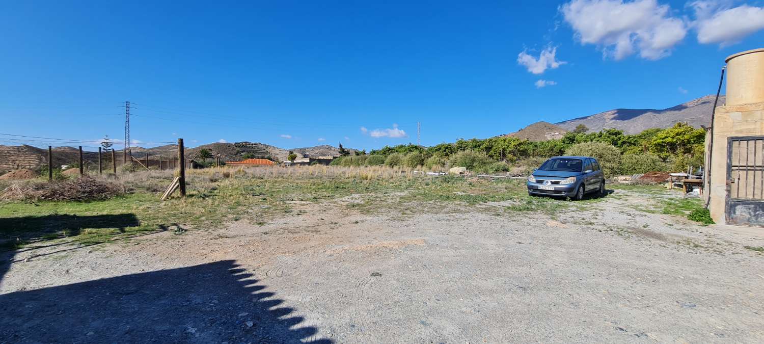 Se vende  cortijo con 4000 m² de terreno