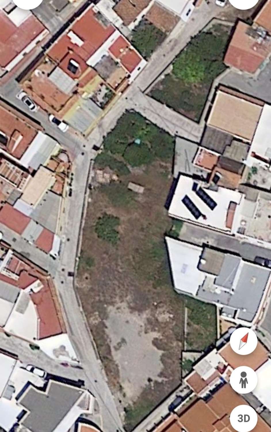 Urban plot for sale in the center of Lobres