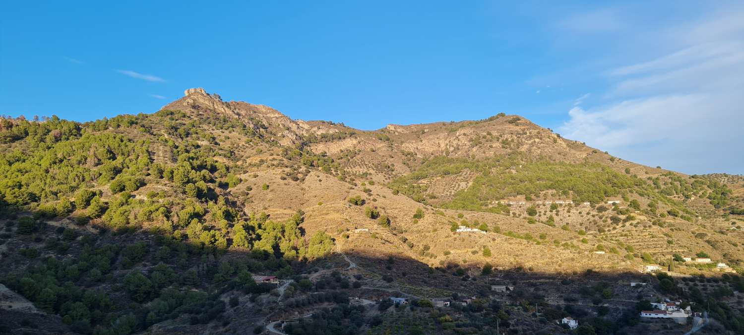 Se vende cortijo en El Rescate-Rio Seco