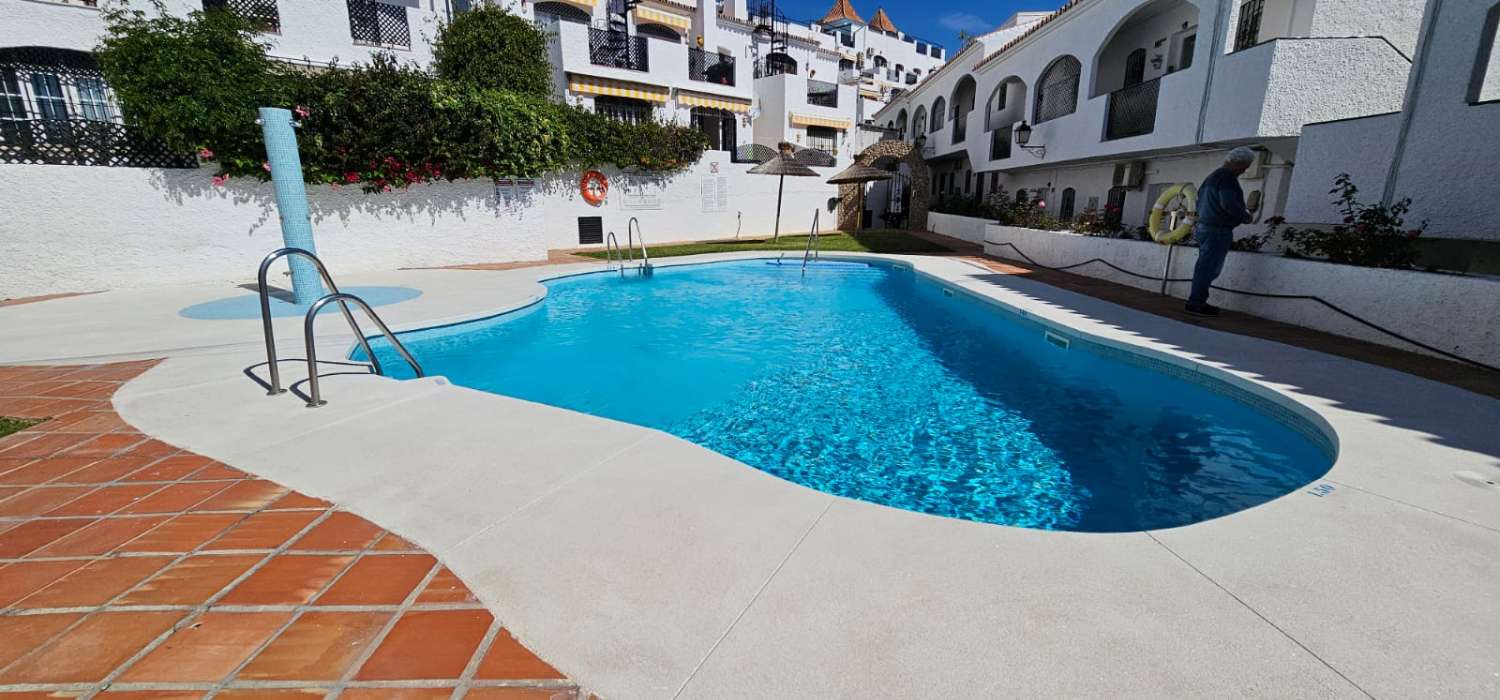 Casa adosada en urbanización privada en Nerja