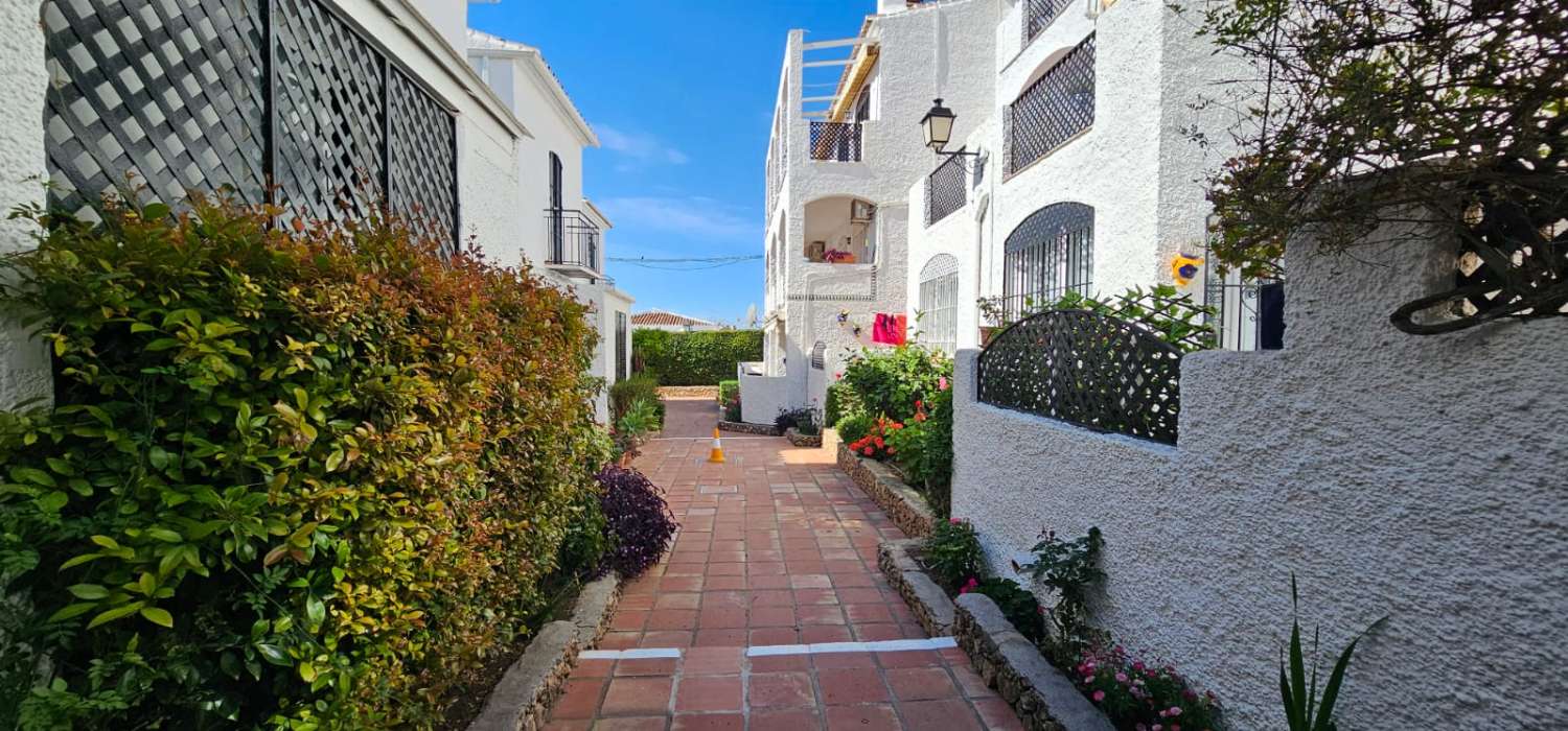 Casa adosada en urbanización privada en Nerja