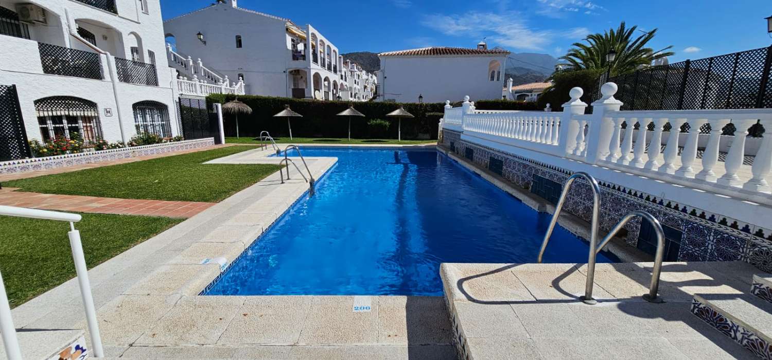 Casa adosada en urbanización privada en Nerja