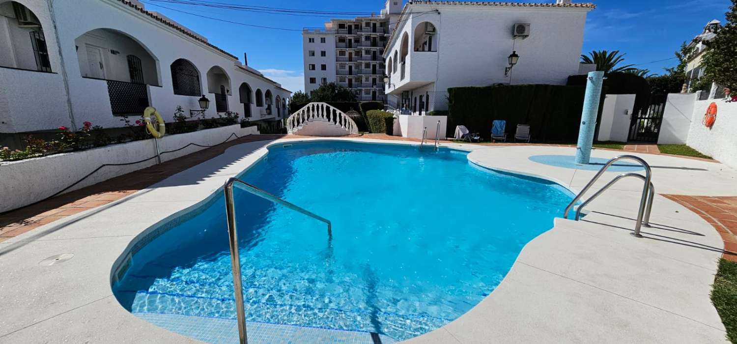 Casa adosada en urbanización privada en Nerja