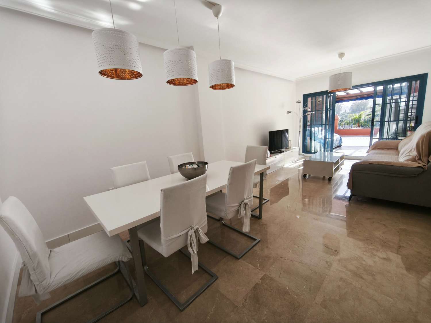 Experience the Costa Tropical in elegance: 2-bedroom apartment with sea views