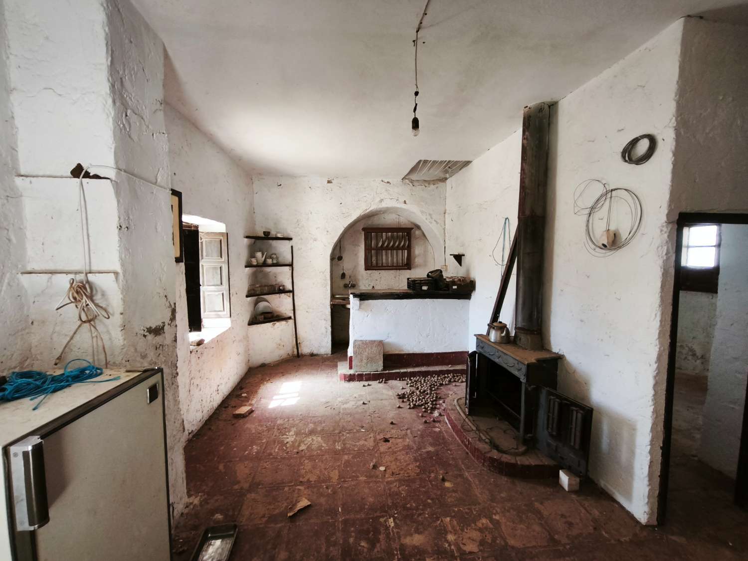 2 case coloniche (nuove e vecchie) e casa dei lavoratori su 33,75 ettari.