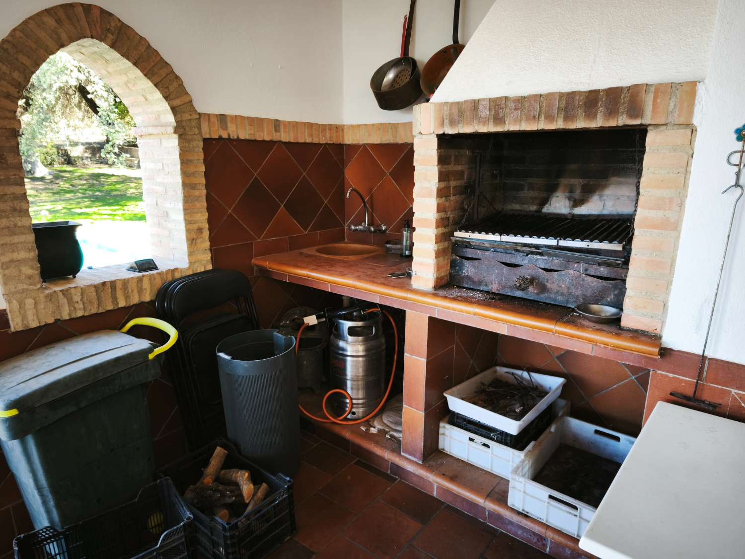2 case coloniche (nuove e vecchie) e casa dei lavoratori su 33,75 ettari.