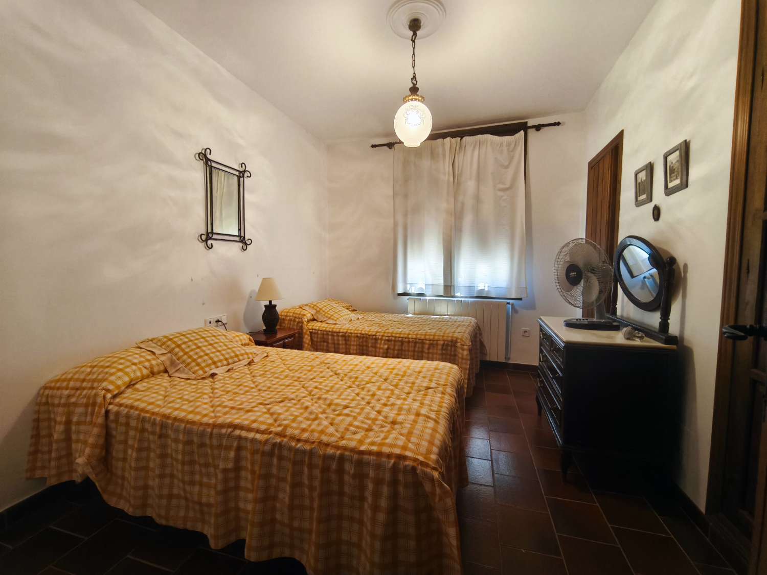 2 case coloniche (nuove e vecchie) e casa dei lavoratori su 33,75 ettari.