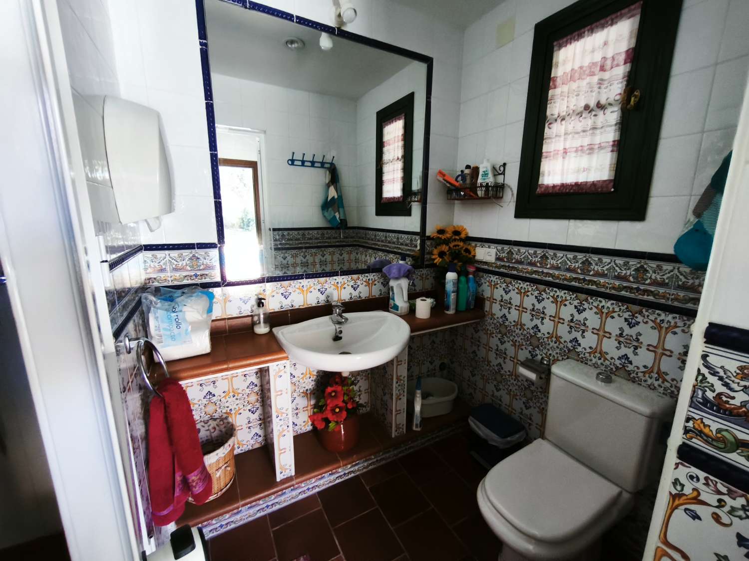 2 case coloniche (nuove e vecchie) e casa dei lavoratori su 33,75 ettari.