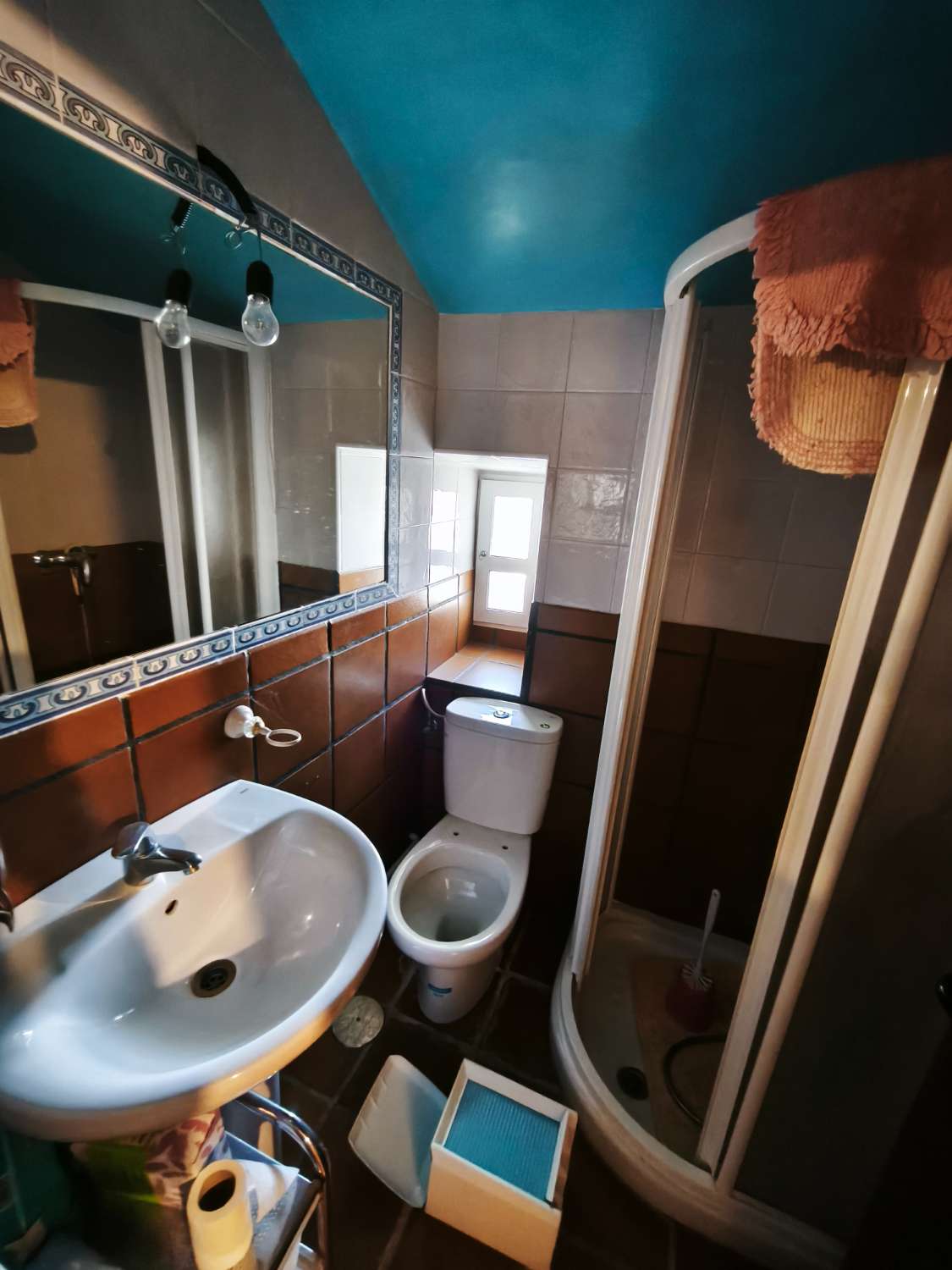 2 case coloniche (nuove e vecchie) e casa dei lavoratori su 33,75 ettari.