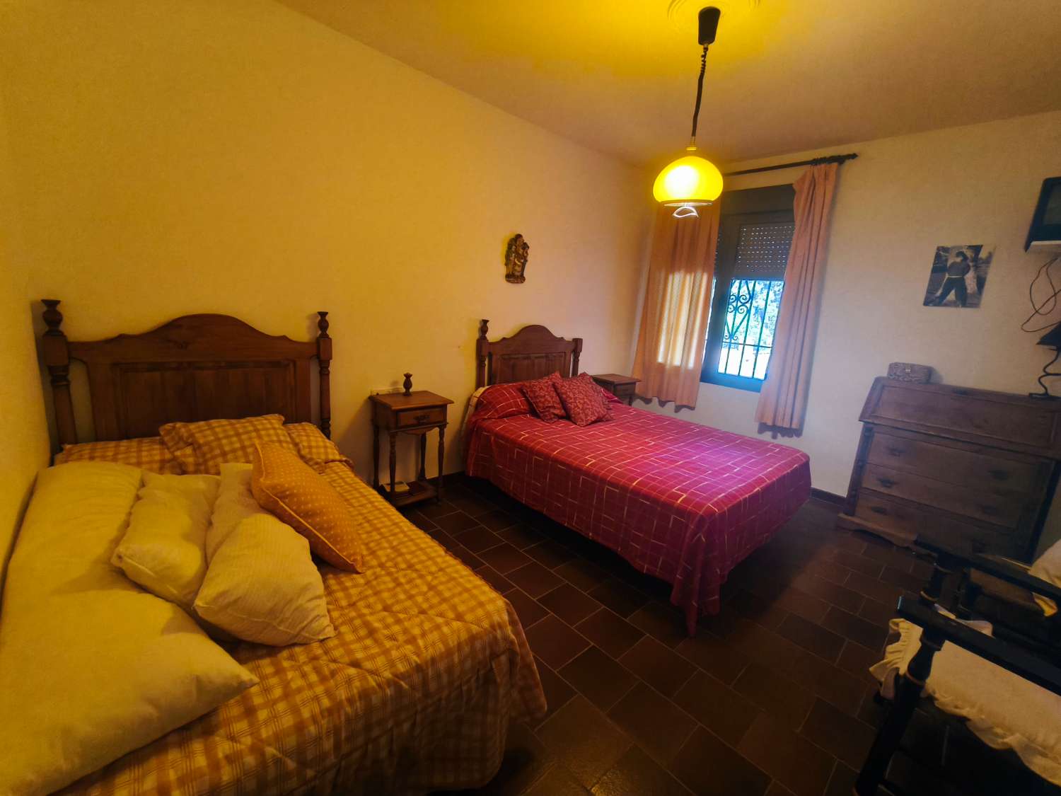 2 case coloniche (nuove e vecchie) e casa dei lavoratori su 33,75 ettari.