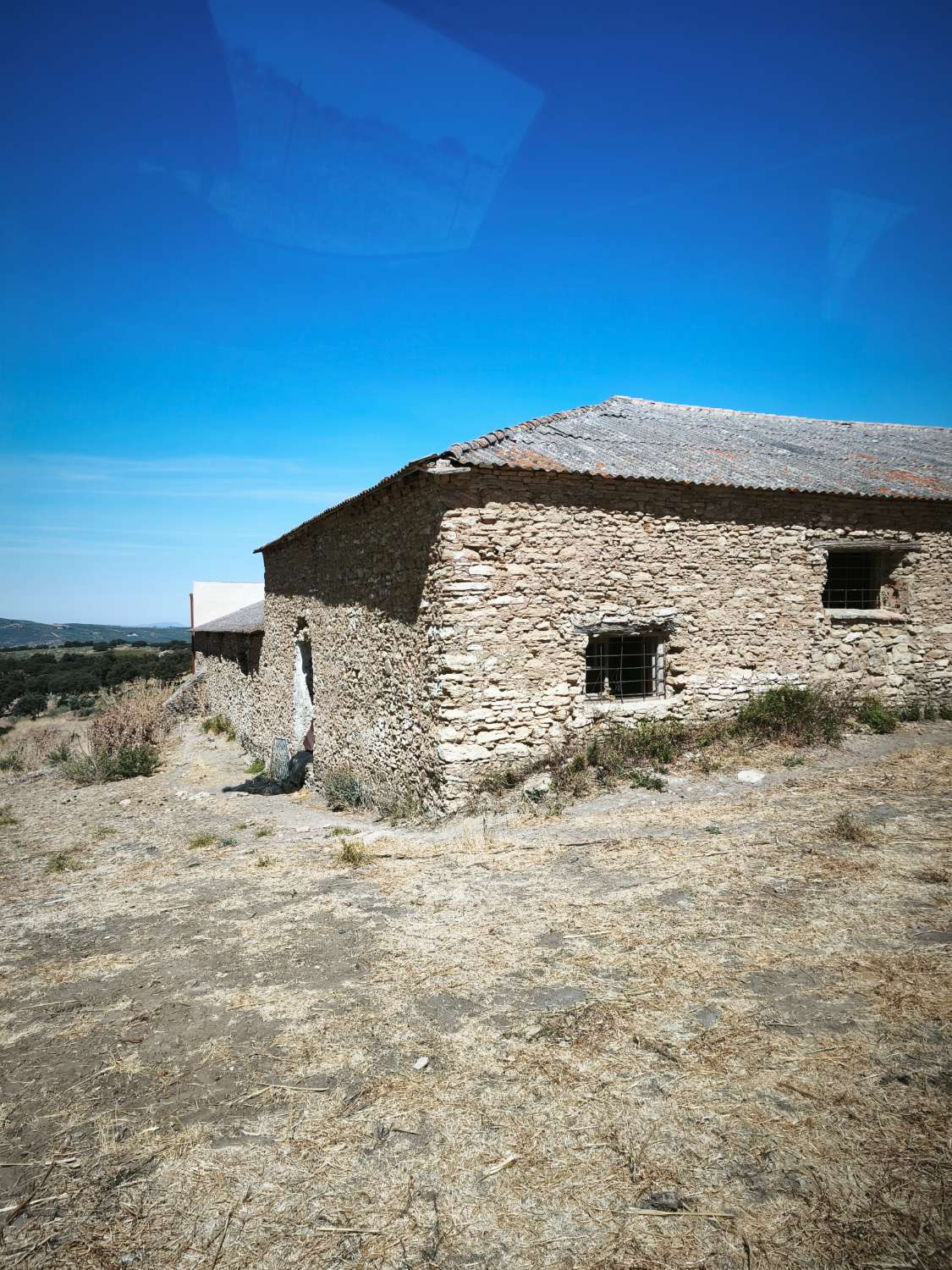 2 case coloniche (nuove e vecchie) e casa dei lavoratori su 33,75 ettari.