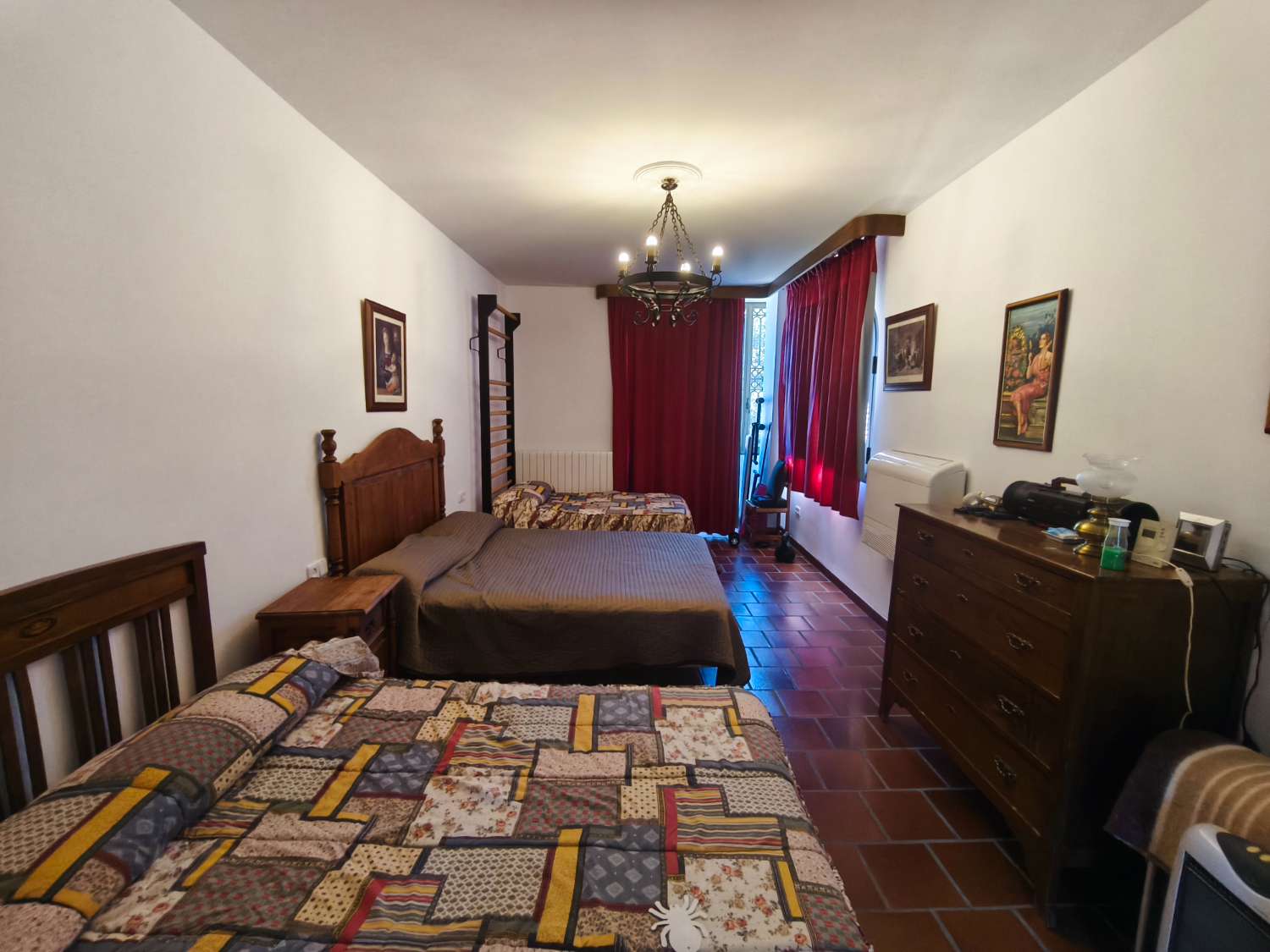 2 case coloniche (nuove e vecchie) e casa dei lavoratori su 33,75 ettari.