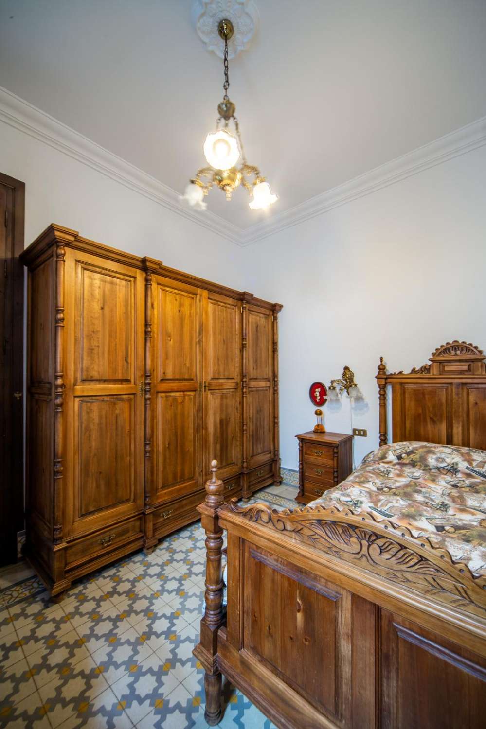 2 case coloniche (nuove e vecchie) e casa dei lavoratori su 33,75 ettari.