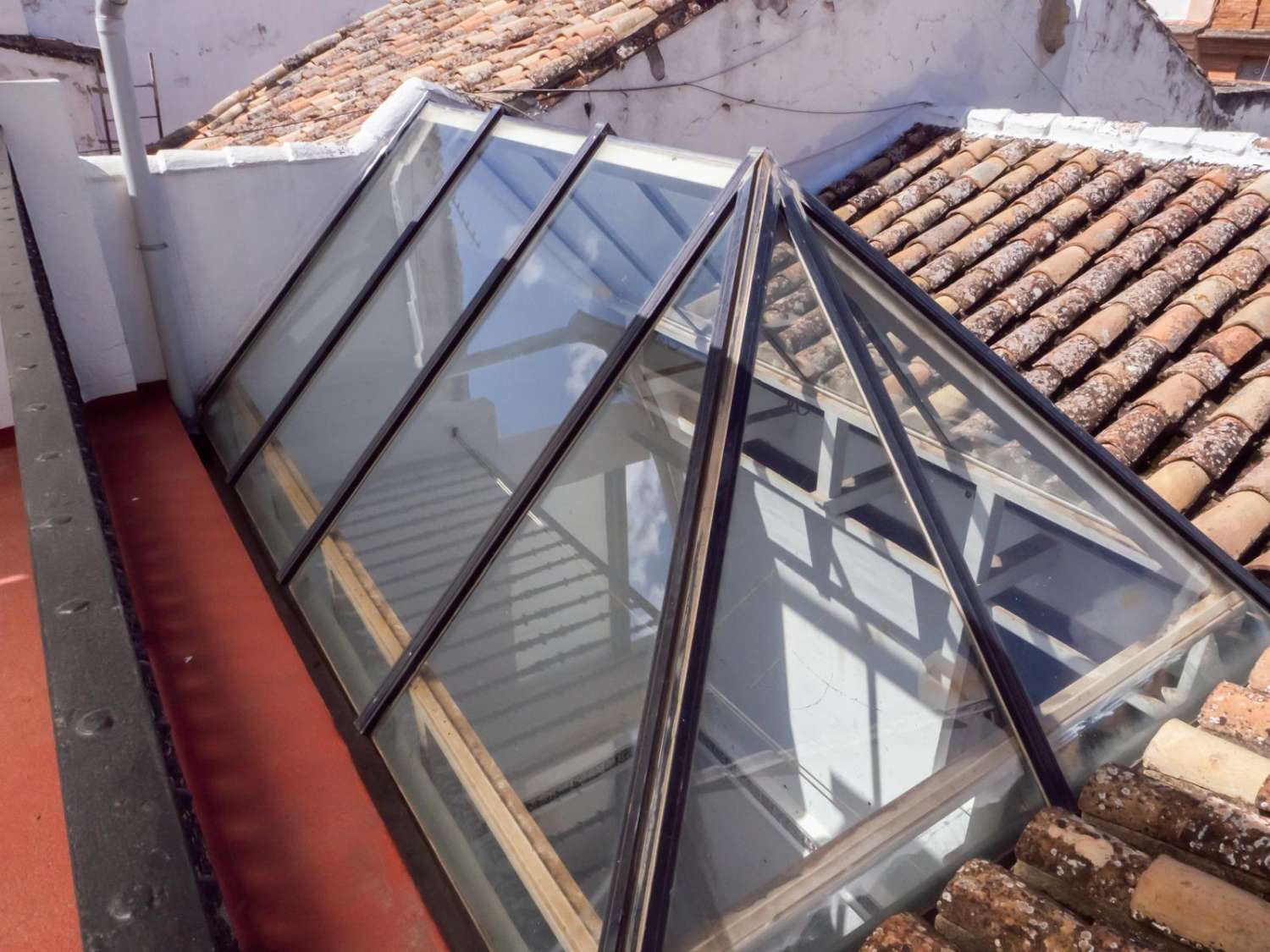 2 case coloniche (nuove e vecchie) e casa dei lavoratori su 33,75 ettari.