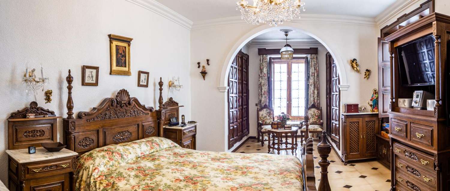 2 case coloniche (nuove e vecchie) e casa dei lavoratori su 33,75 ettari.