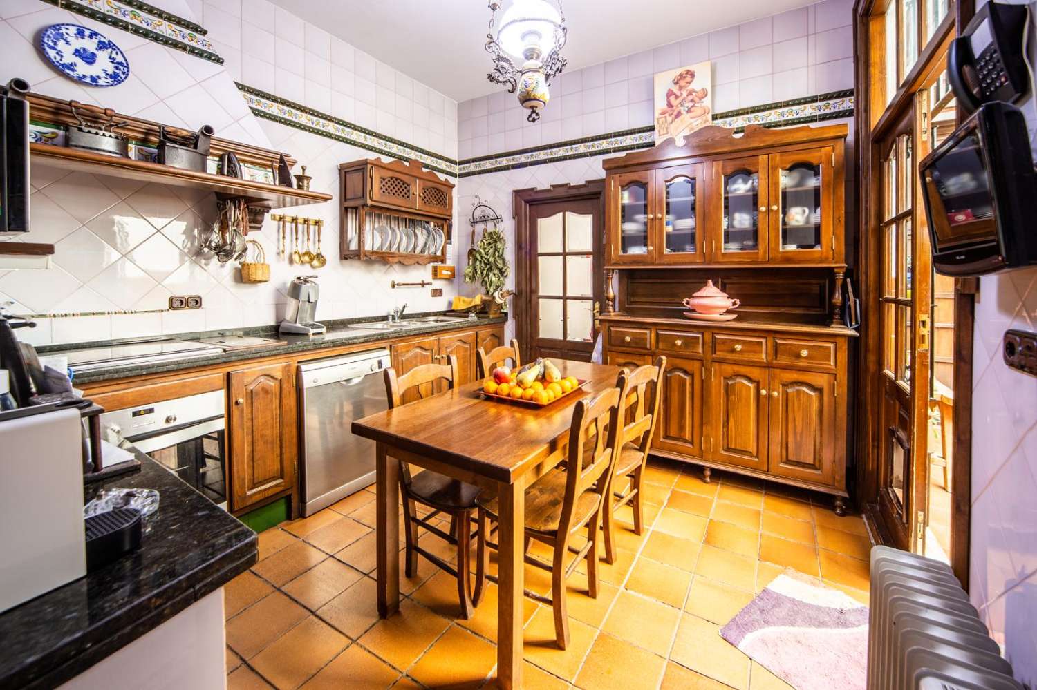 2 case coloniche (nuove e vecchie) e casa dei lavoratori su 33,75 ettari.
