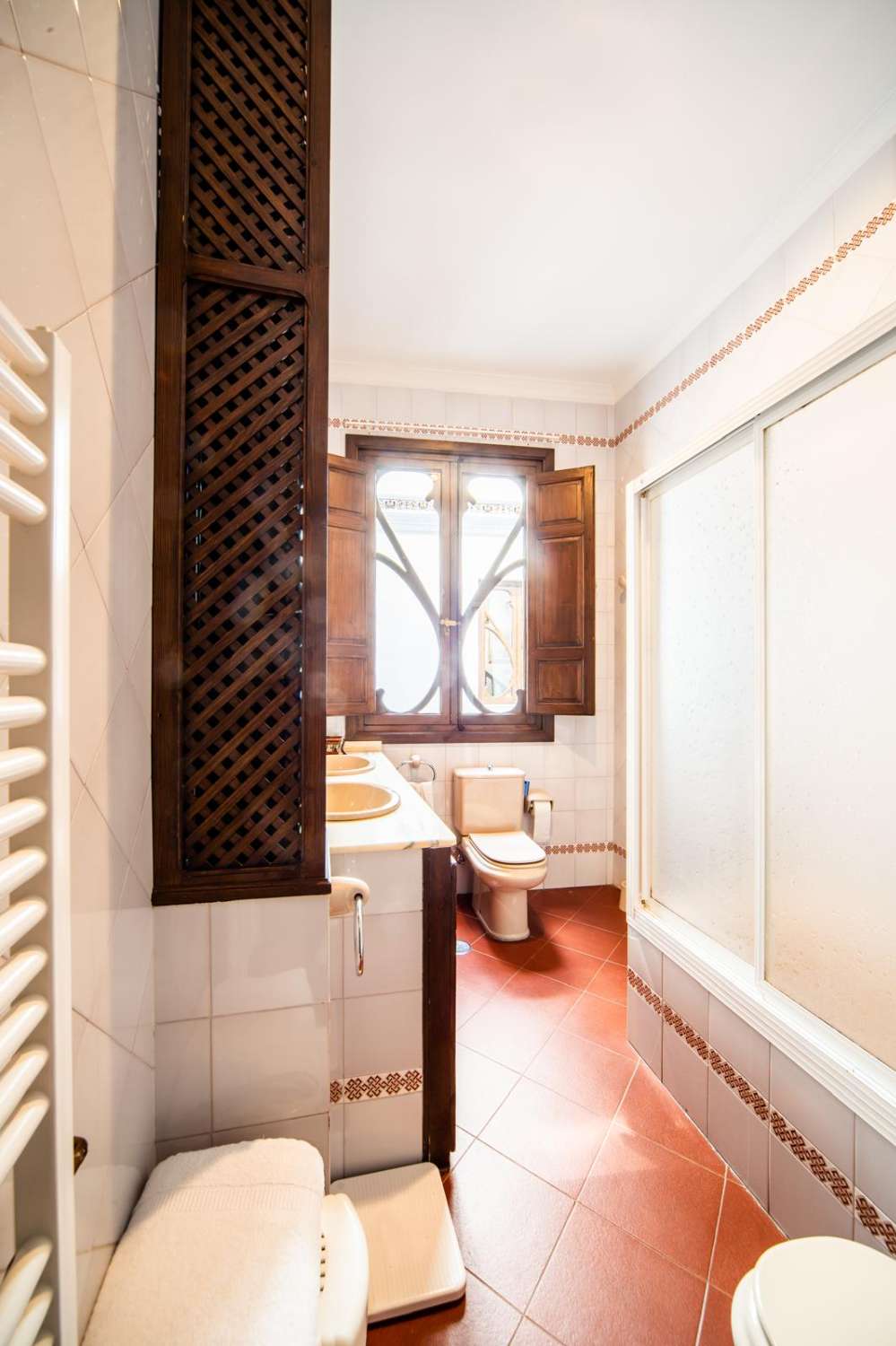 2 case coloniche (nuove e vecchie) e casa dei lavoratori su 33,75 ettari.