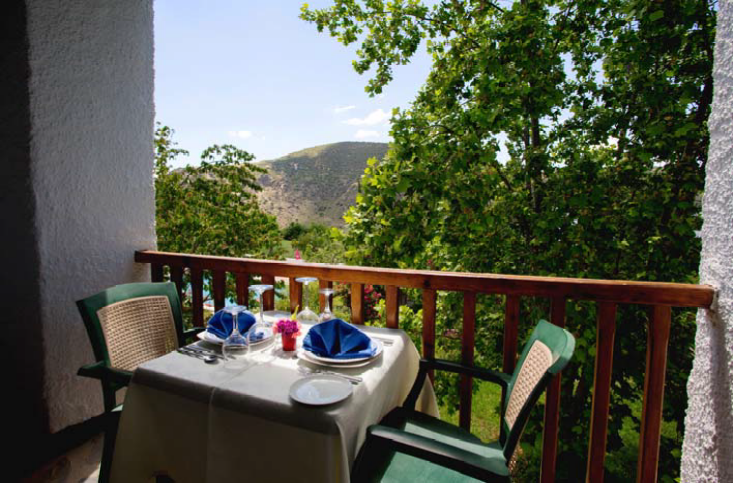 旅館 出售 在 La Taha