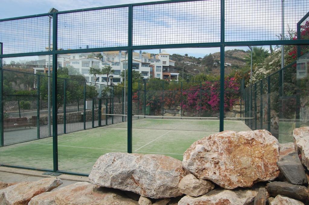 Lägenhet vid stranden med utsikt och pool