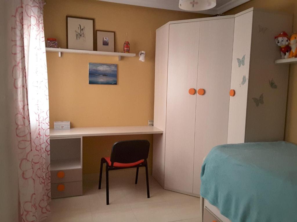 Lägenhet vid stranden med utsikt och pool