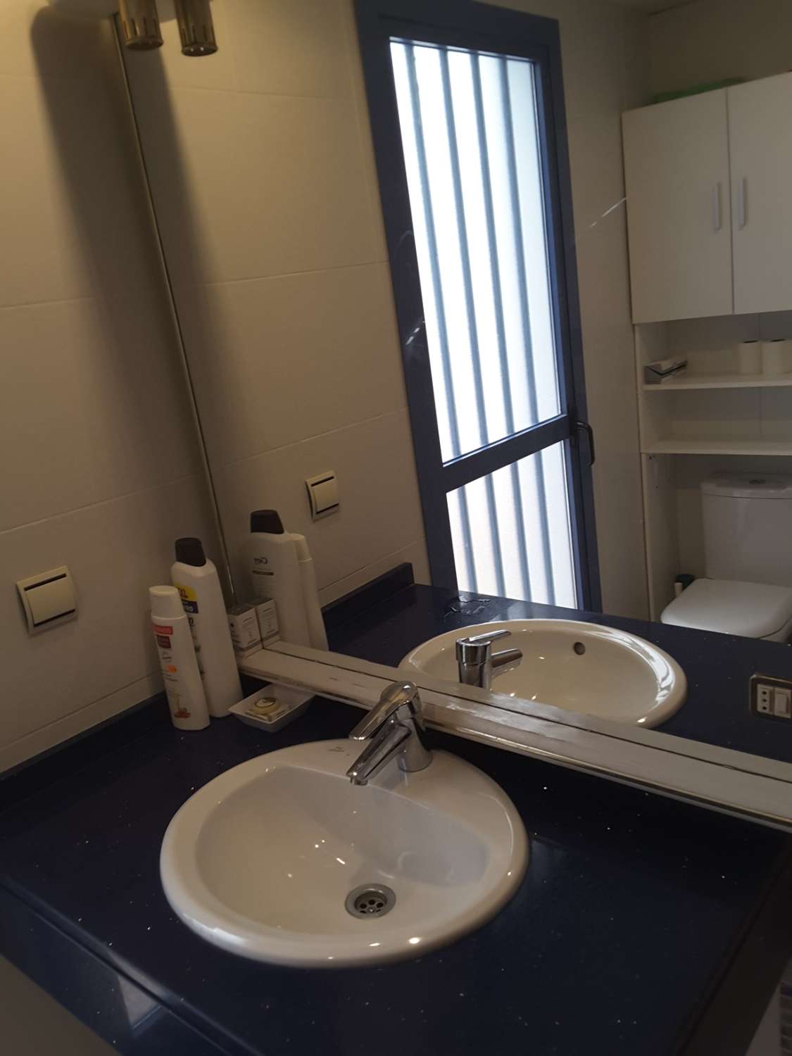 Lägenhet vid stranden med utsikt och pool